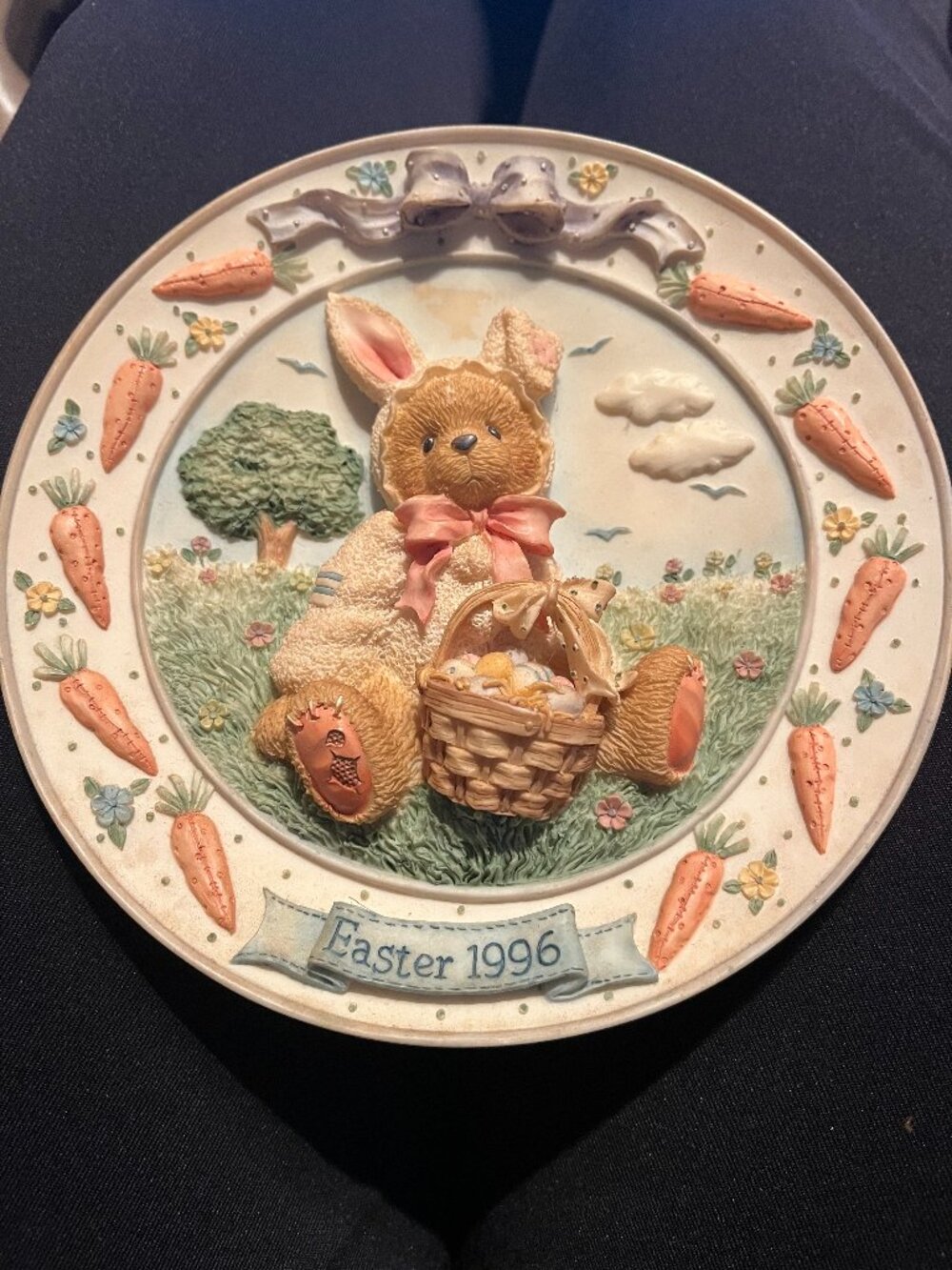 1995 Enesco Cherished Teddies "Some Bunny Loves You" Plate Dated 1996, #156590
